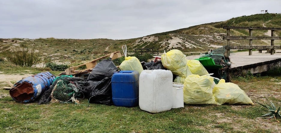 Limpeza Praia Seaia lixo