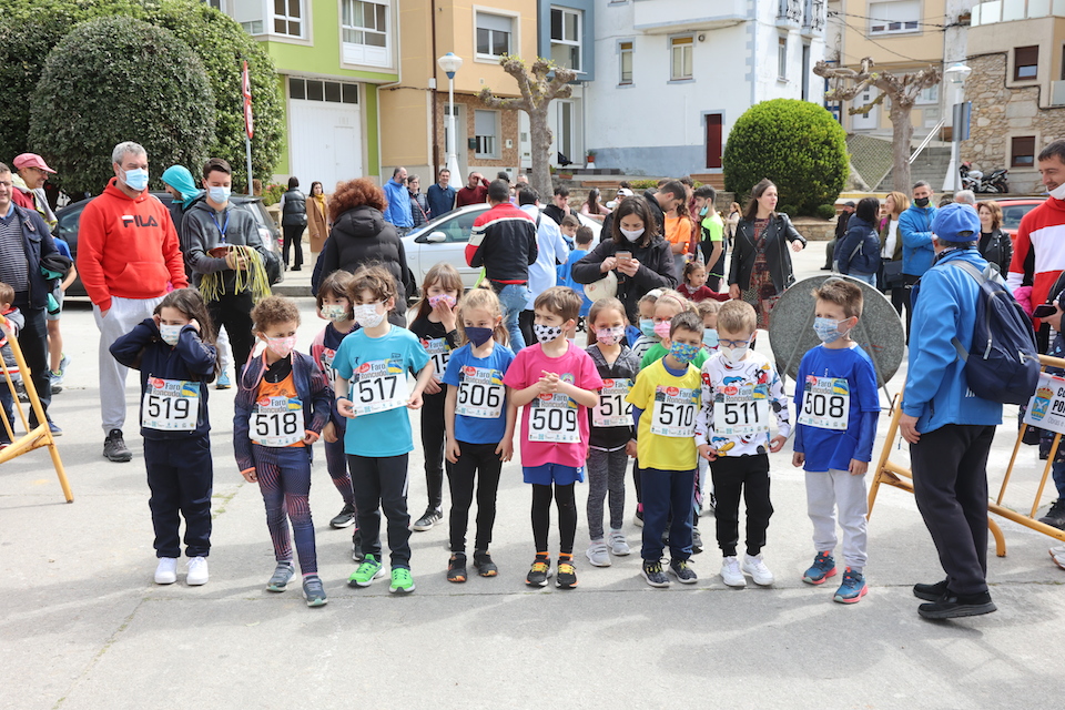 O Concello de Ponteceso celebra o éxito de participación na II carreira popular “Faro Roncudo Corre por Ucraína (1)