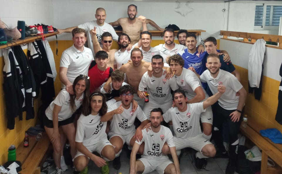 Cerqueda celebrando a permanencia