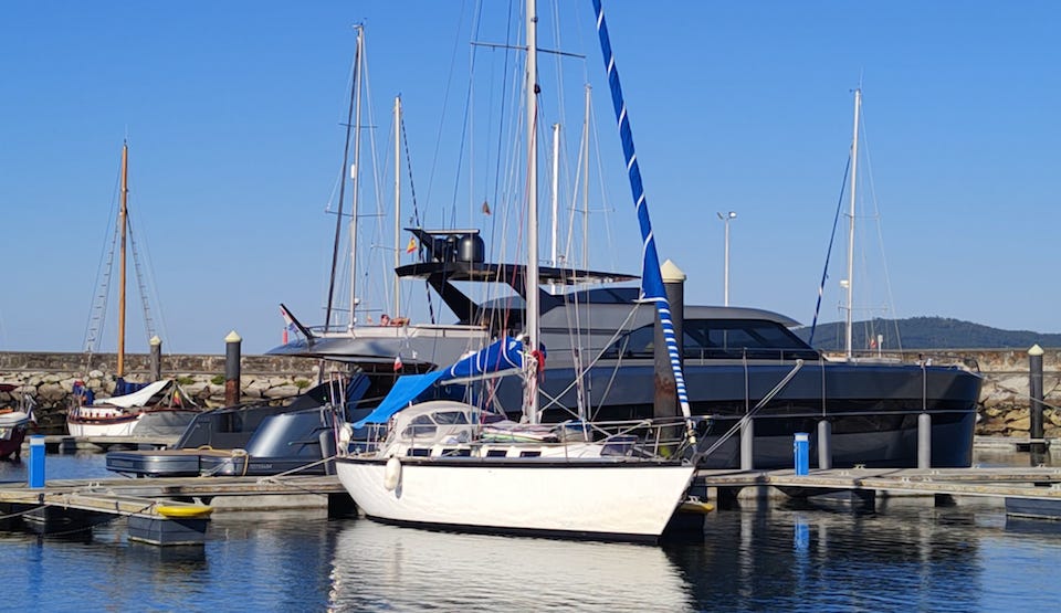 Iate dos Paises baixos varado en Muxia