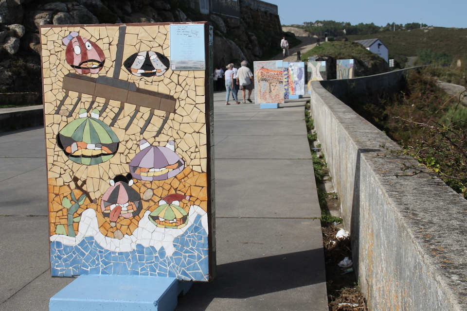 Exposicion Murais Lar no Faro Fisterra 1