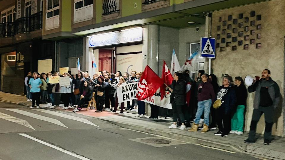 traballadoras do SAF as portas do mitin do PP