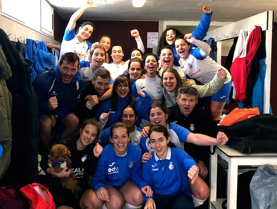 Ponteceso feminino celebrando