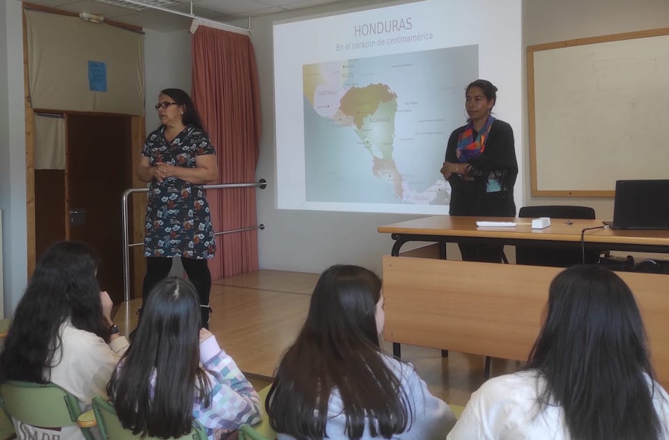 Activistas de Honduras no CPI Xose Pichel con Agareso 2