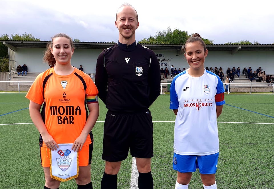 Eva capi ponteceso co arbitro David Castreje