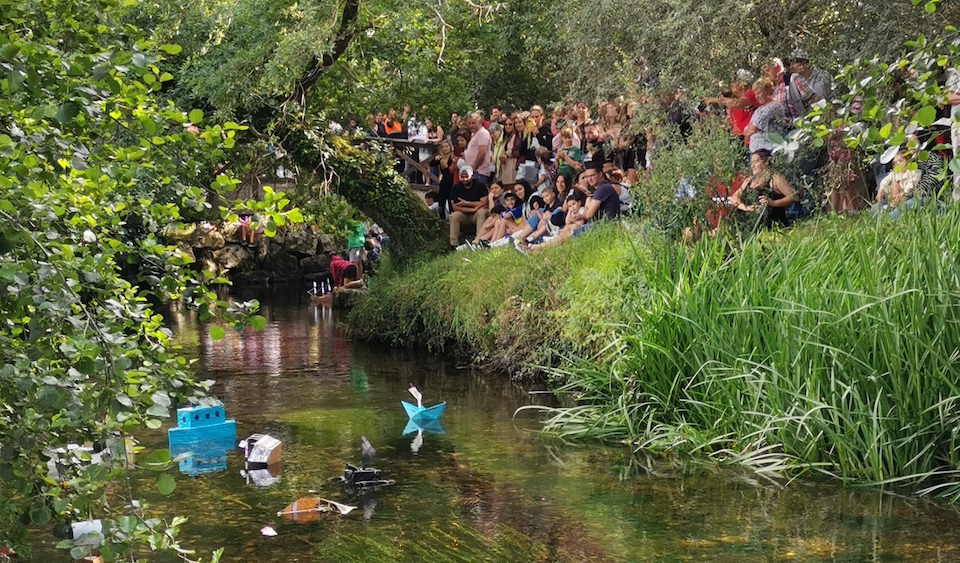 Festa do Bosque Carballo baixada barcos papel 2023