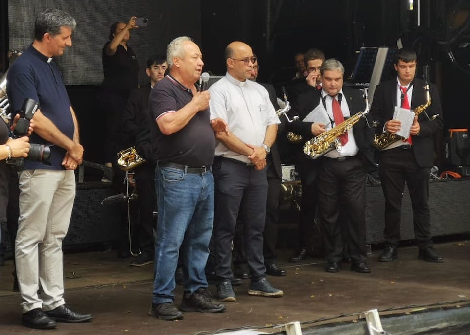 Manuel Gil e o cura Lillier no Romaria de San Fins do Castro-Cabana