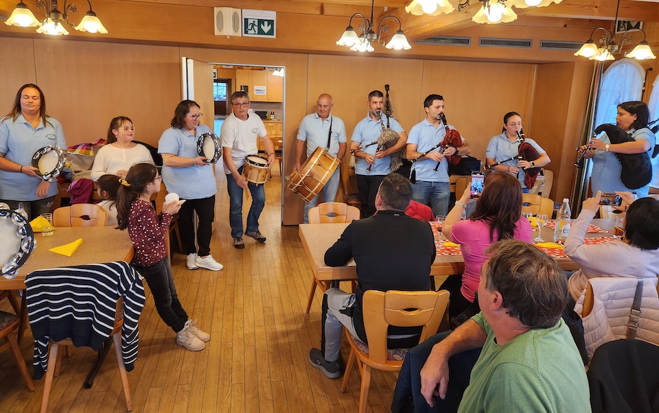 Galiza Celta de Delémont tocando