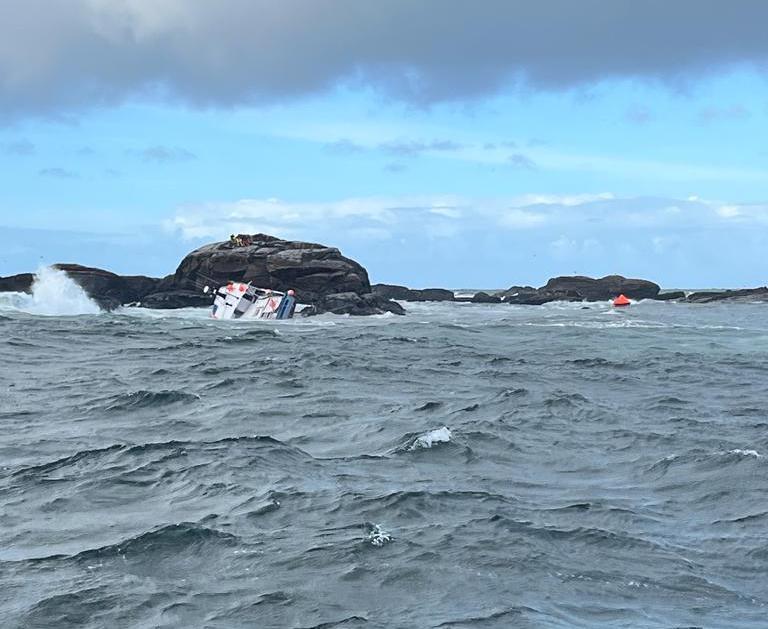 Rescate do barco Nuevo Abeijon en Muros