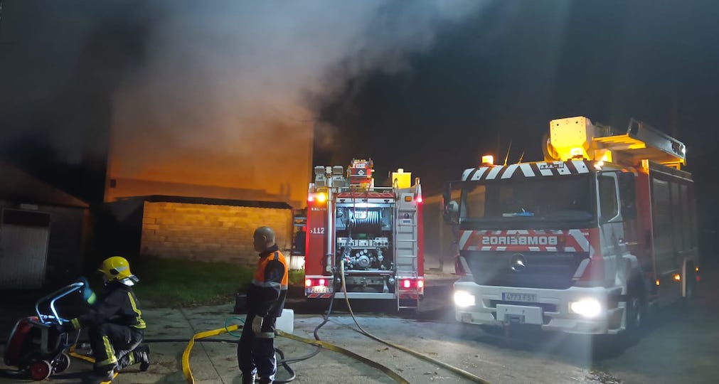 Incendio nun garaxe en Santa Comba 1