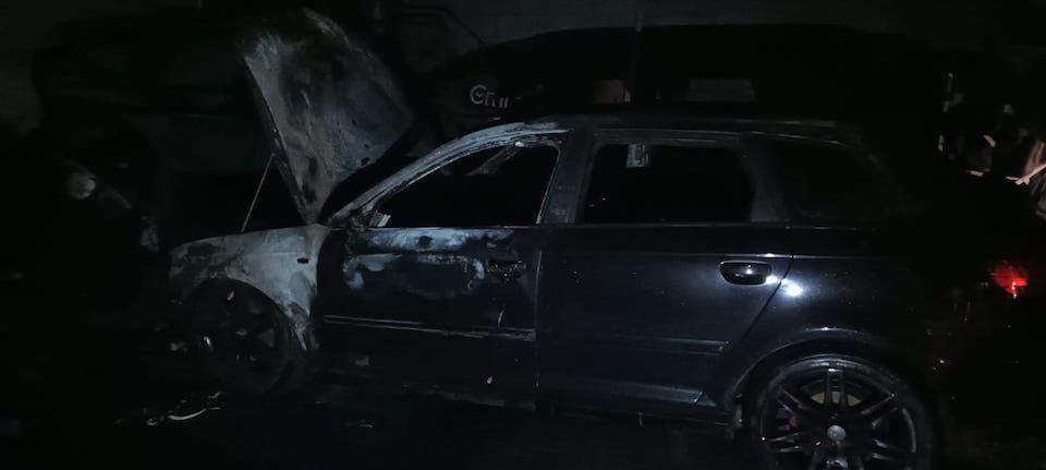 Incendio nun garaxe en Santa Comba coche