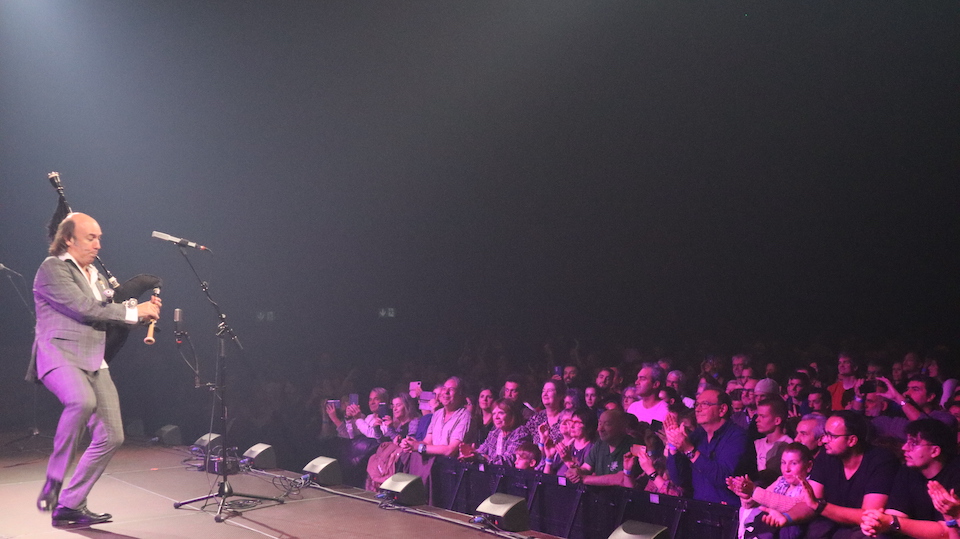 Carlos Nunez co Grupo Galiza Celta en Suiza 2