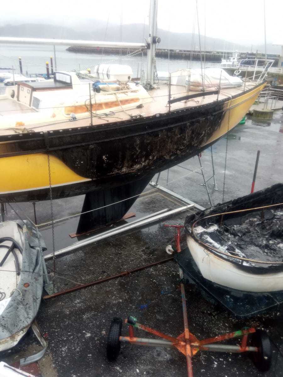 Incendio porto Camarinas Nautico veleiro