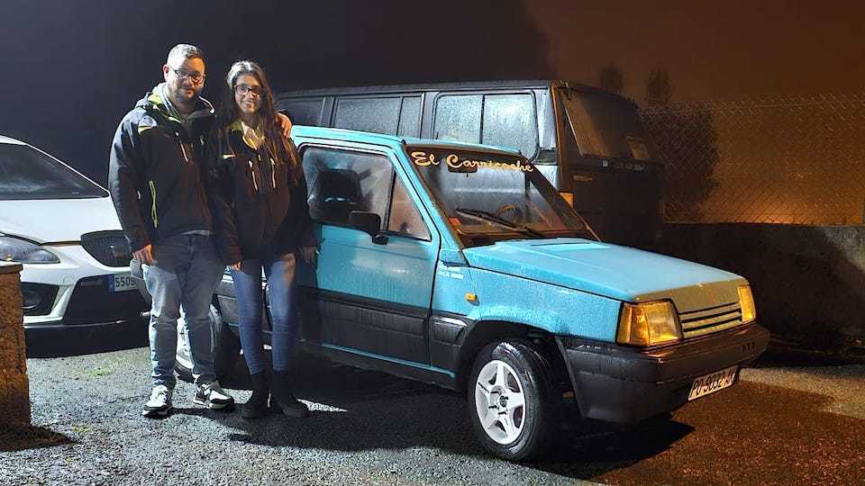 Romina Canosa e Luismi Somoza no seu Seat Marbella Panda Raid 2
