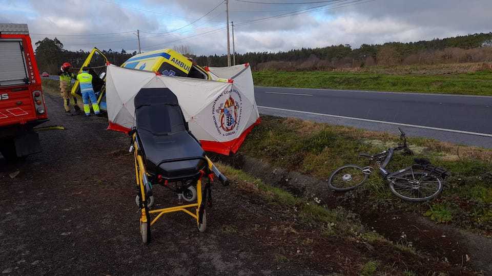 Ambualancia atropelou un ciclista en Santa Comba