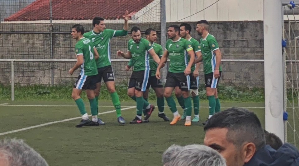 SD Fisterra marcando un gol en Ara Solis
