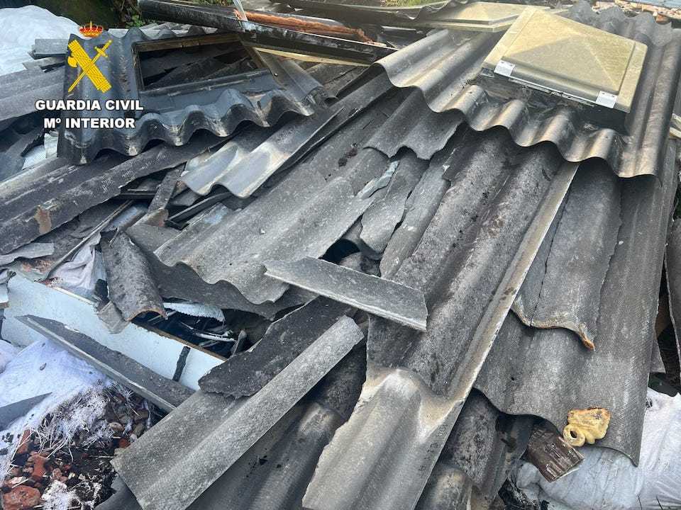 Vertido uralita Dumbria Garda Civil