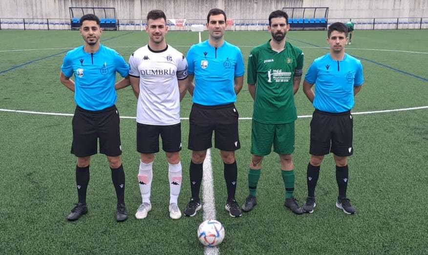 Kanario capi do Dumbria co trio arbitral