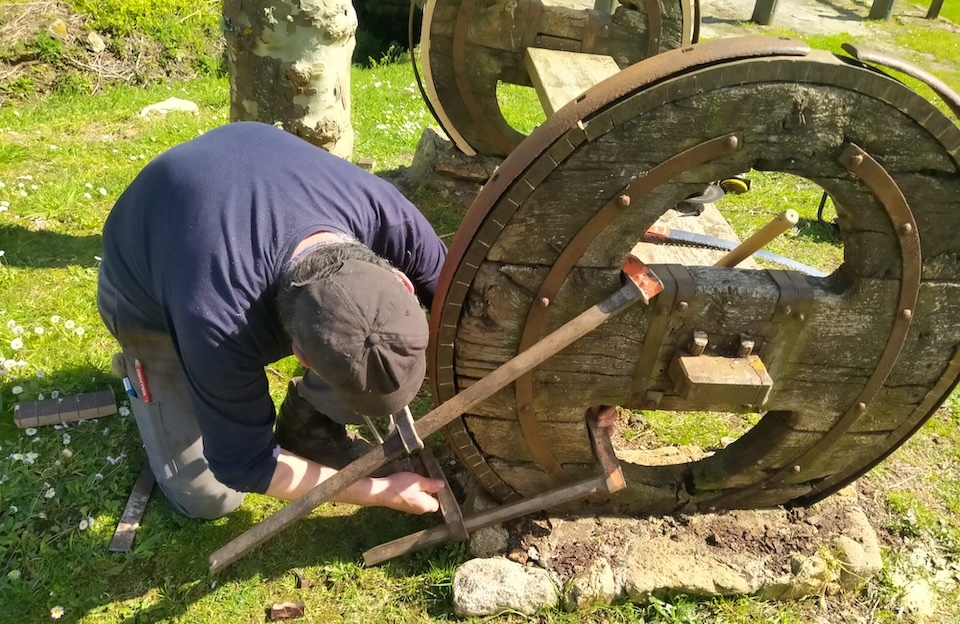 Restaura zona Perillan Corme AVV 2