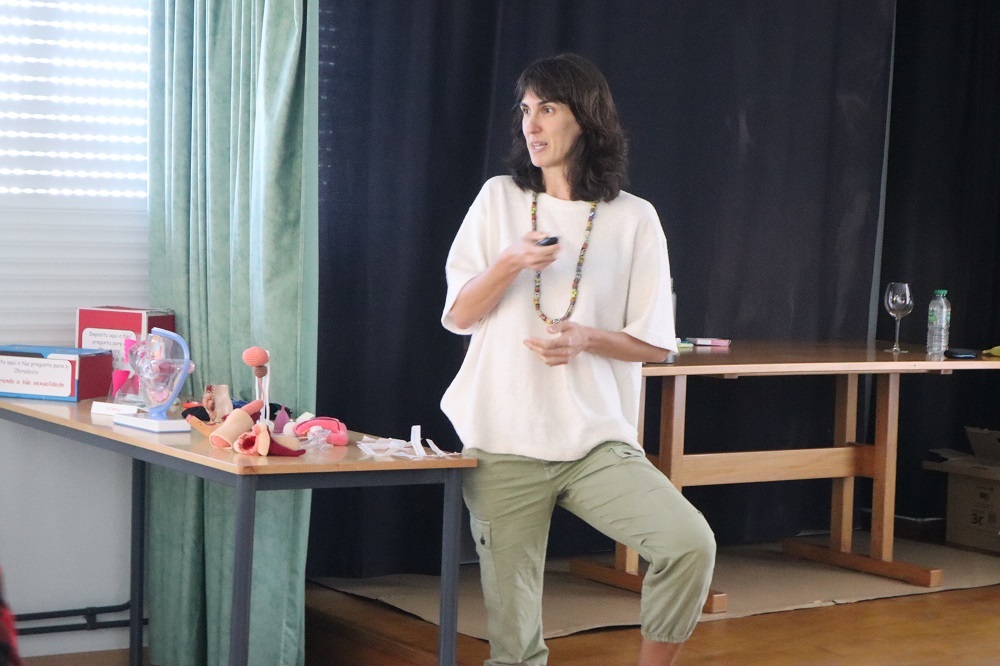 Xinecologa Carol Strate no IES de Baio 