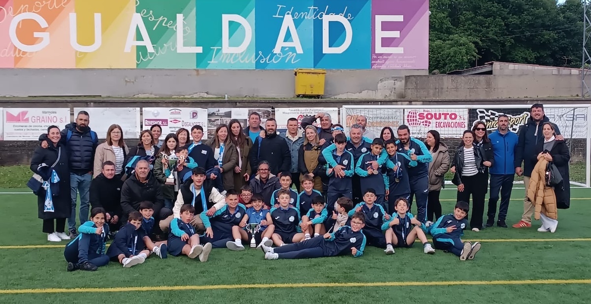 A familia das EFConcello de Carnota en Fontenla coa Copa da Costa F8 1