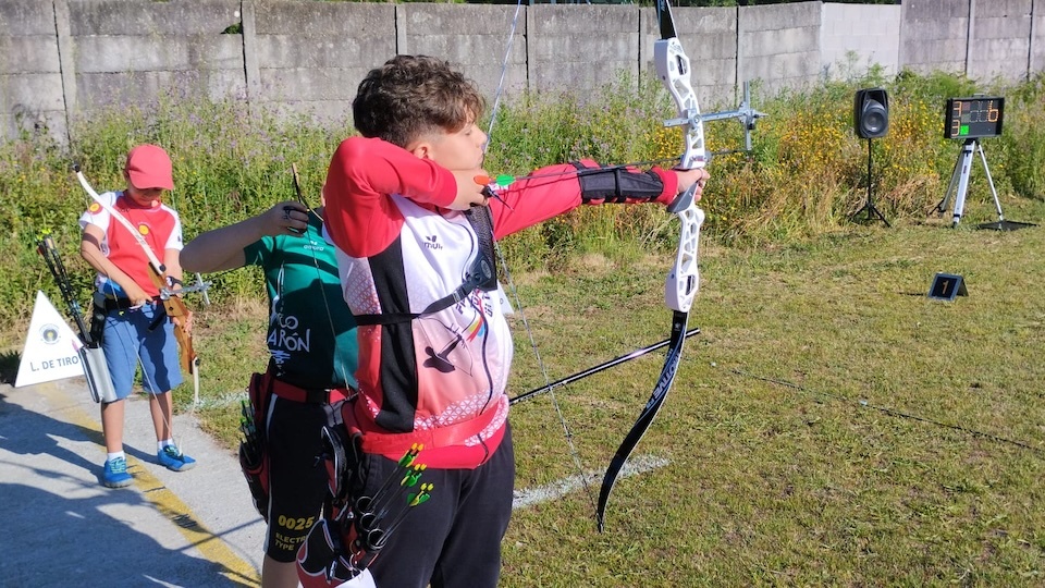 Flechas por un tubo tiro con arco