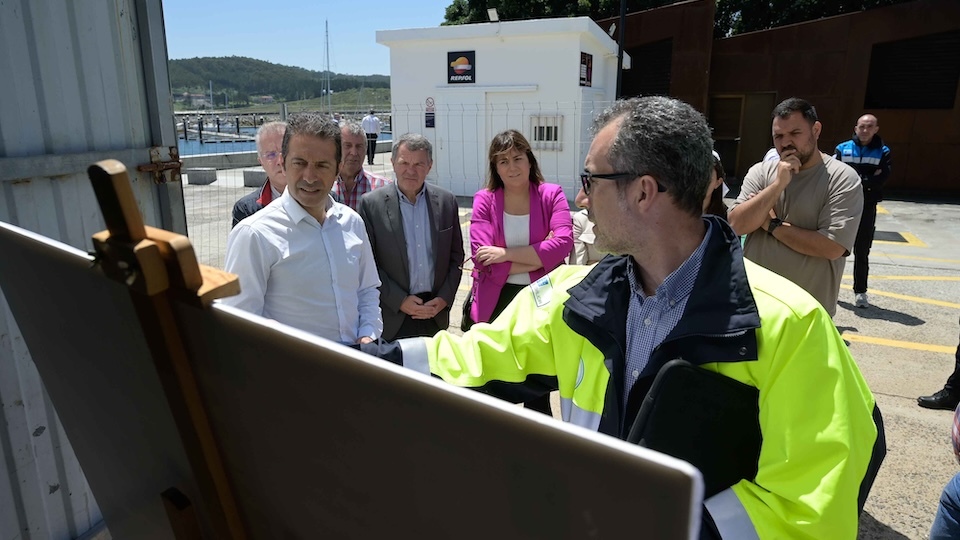 conselleiro visita nave de xeo Muxía