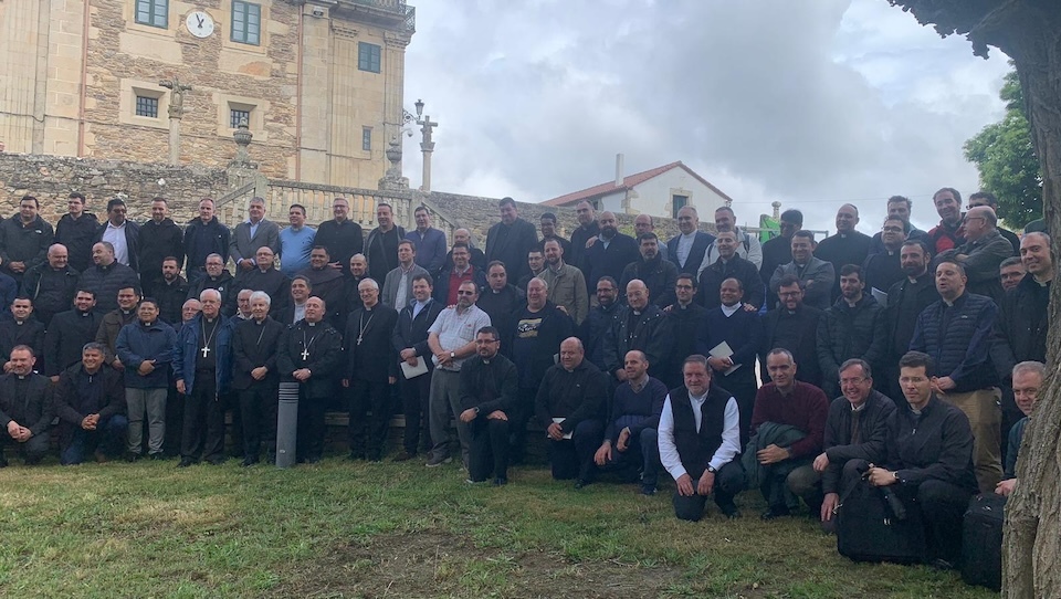 Bispos e parrocos en Lalin