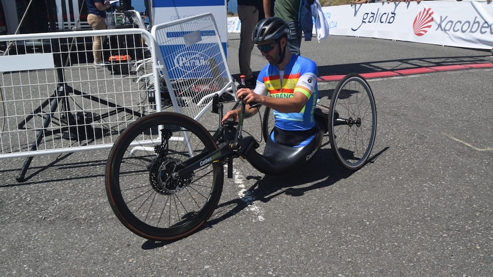 Bici adaptada no Gran Fondo Ezaro 24-Foto-Jorge Castro
