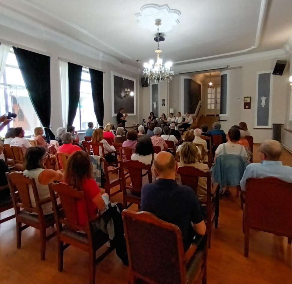 O Casino1889 de Carballo na charla das telefonistas