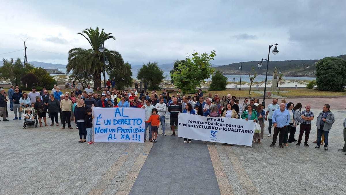 Concentracion en Laxe contra os recortes no ensino
