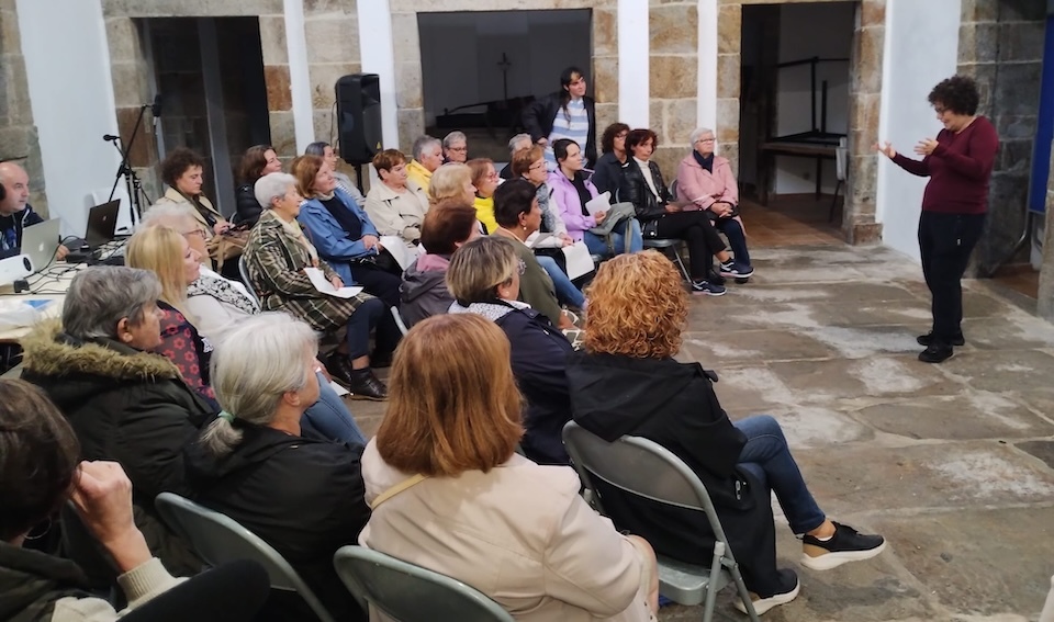 Canta Galega Berra no carcere vello de Corcubion