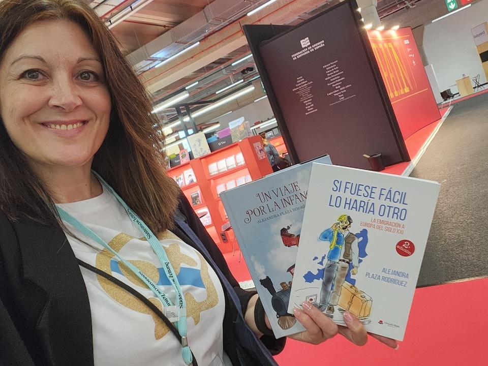 Alejandra Plaza cos seuslibros na Feira de Frankfurt 2