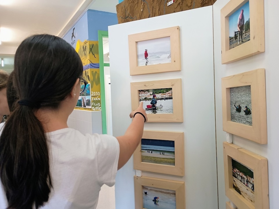 Exposicion das mulleres do mar no IEs de Baio