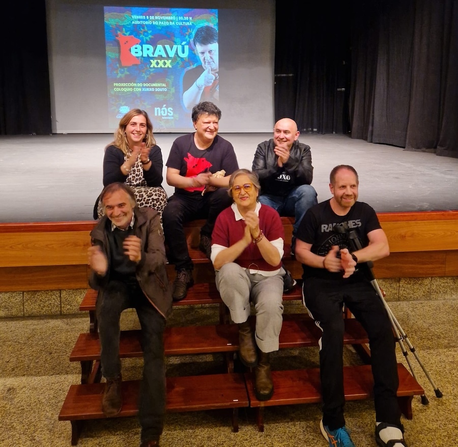 Presentando o documental Bravu XXX en Carballo