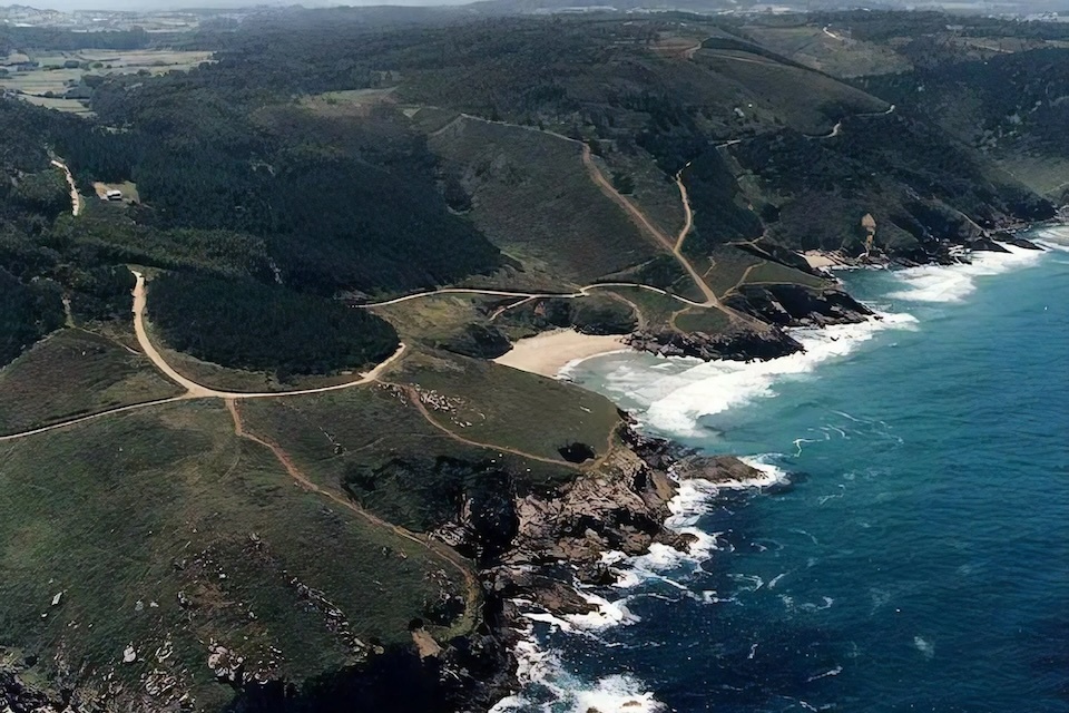 Ruta dos Pinos no Mar na praia de San Miro copia