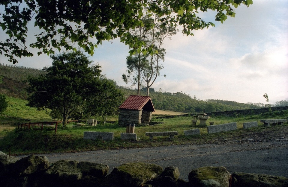 Fonte Historia da antiga Ermida da Fonte Santa de Buxantes -Modesto Garcia Quintans