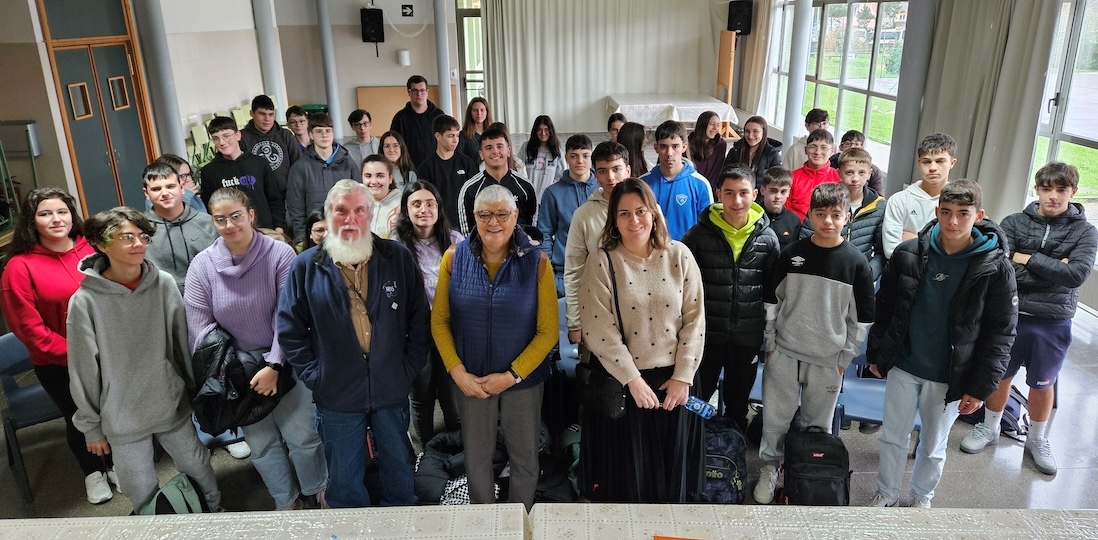 Sandra Vilela Marisol Soneira e Mini no IES da Ponte do Porto co alumnado