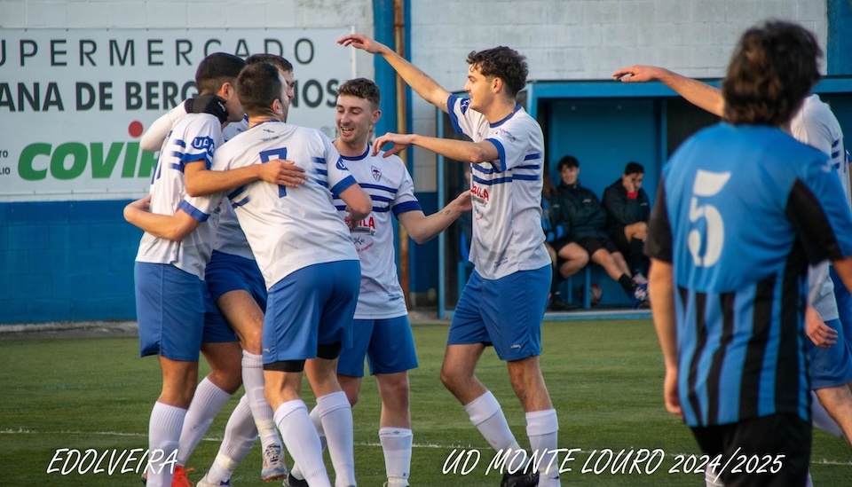 Monte Louro celebrando un gol nas Redondas