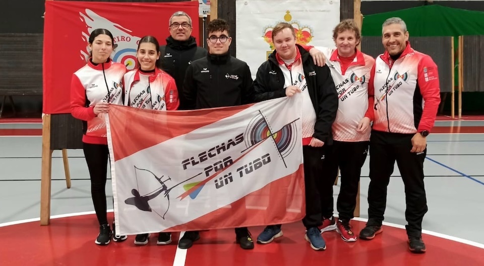 Familia do Flechas por un Tubo de Ponteceso tiro con arco