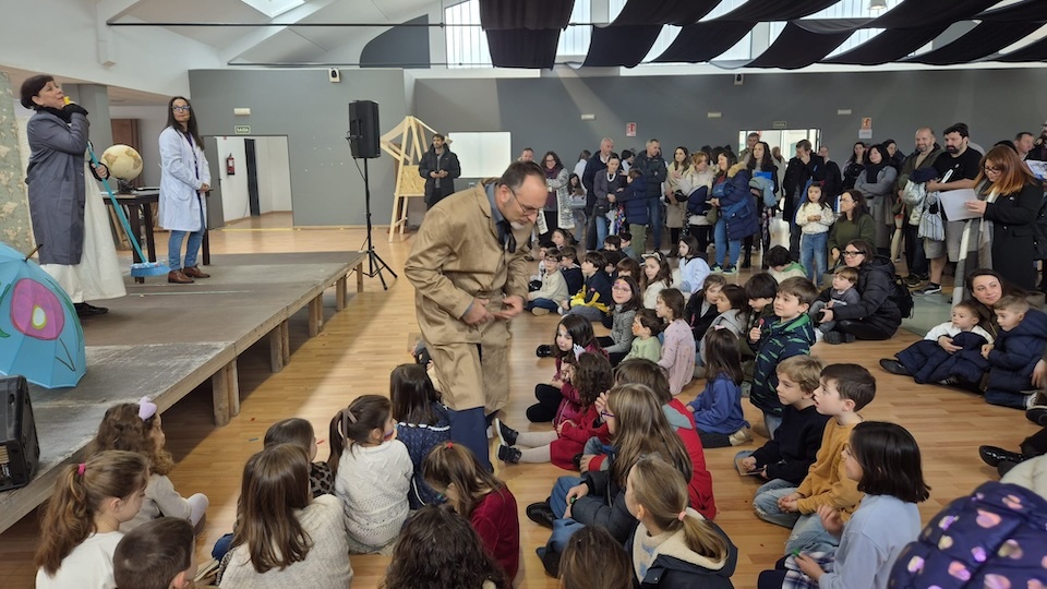 Dia da Nena e Muller na Ciencia en Carballo- ghazafelhos 