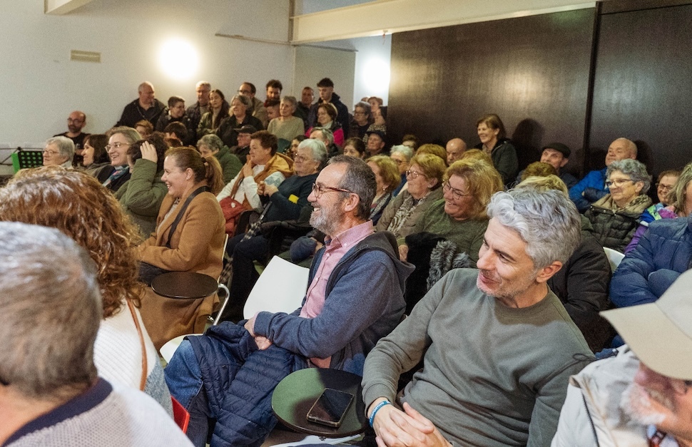 Publico na homenaxe as maiores de Muros
