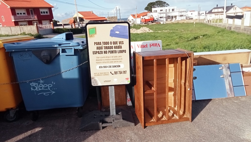 Campana residuos perigosos Carballo