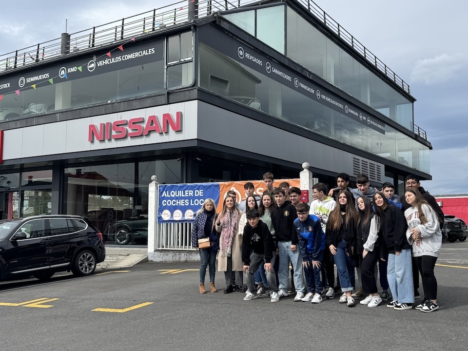 Alumnado con Axober en Nissan Carballo