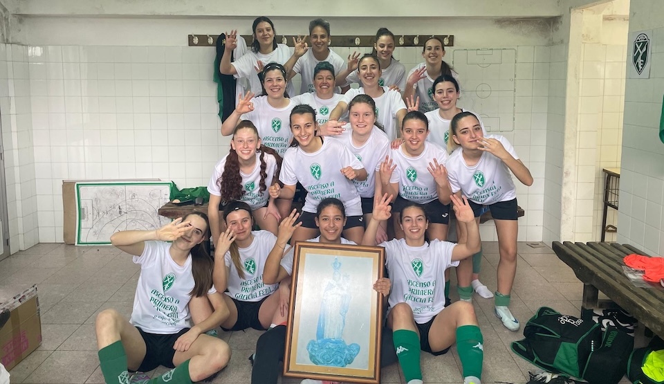 Xallas Fem celebrando o ascenso