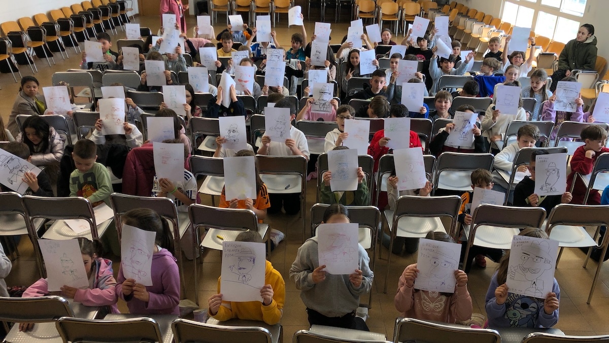 Debuxando a Labarta Pose polo Dia do Libro en Zas 1