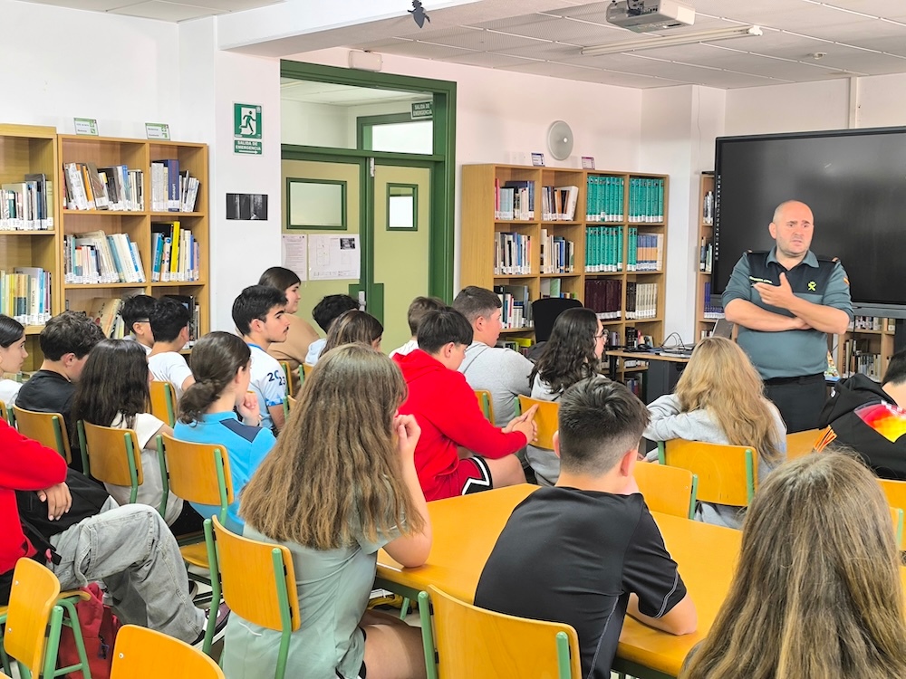 Semana Cultural IES Agra Raices 25-Sergio García, Garda civil, Ciberseguridade