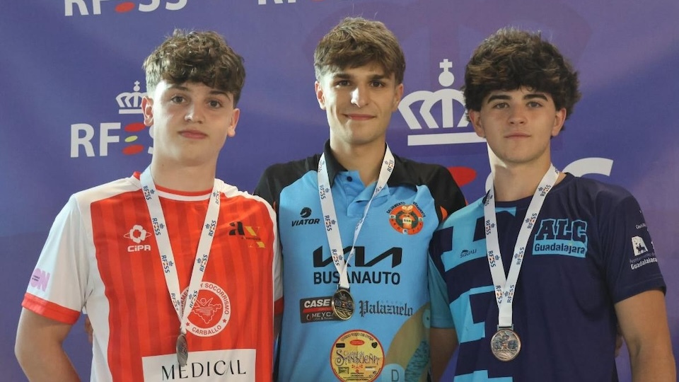 Álvaro Lavandeira Amado do SYSCA medalla de prata na proba 200 superaocorrista