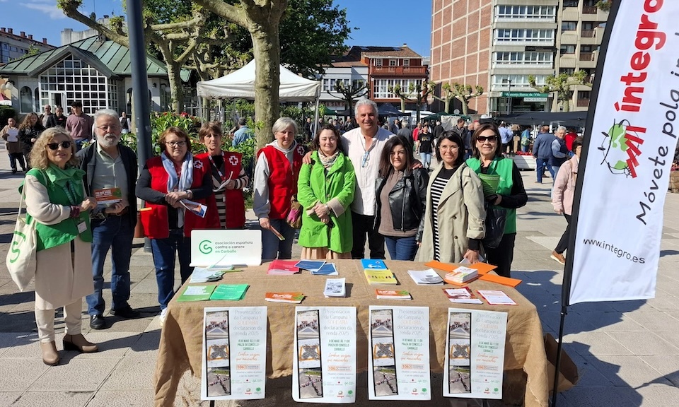 Stand informativo X Solidario en Carballo