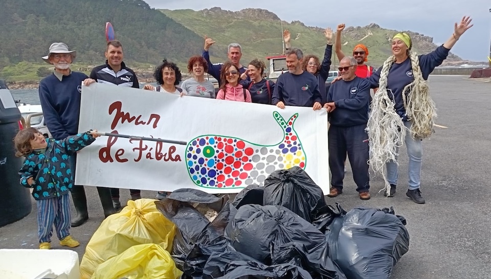 Limpeza e Mar de Fabula en Camelle
